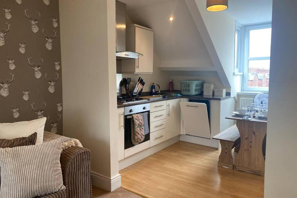 Upper 2 Bedroom Apartment In The Heart Of Jesmond Ньюкасл-апон-Тайн Экстерьер фото